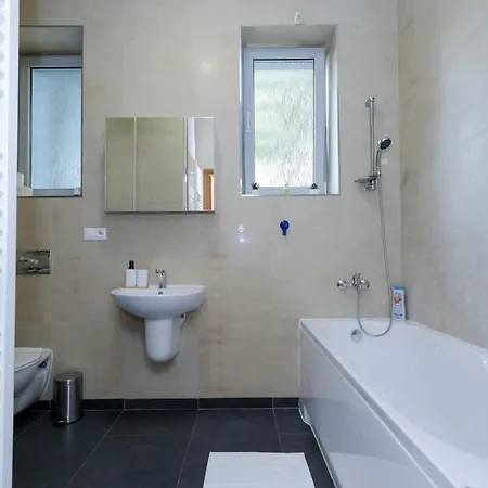 Spacious 2 Bedroom In * 布拉迪斯拉发