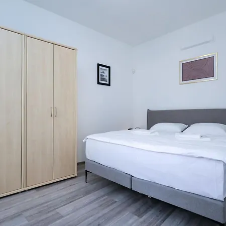 Spacious 2 Bedroom In 公寓 *