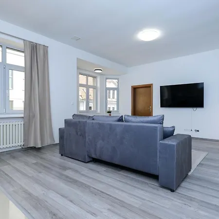 Spacious 2 Bedroom In *