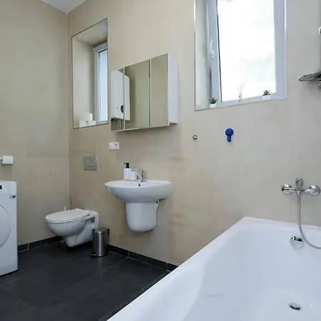 Spacious 2 Bedroom In * 布拉迪斯拉发